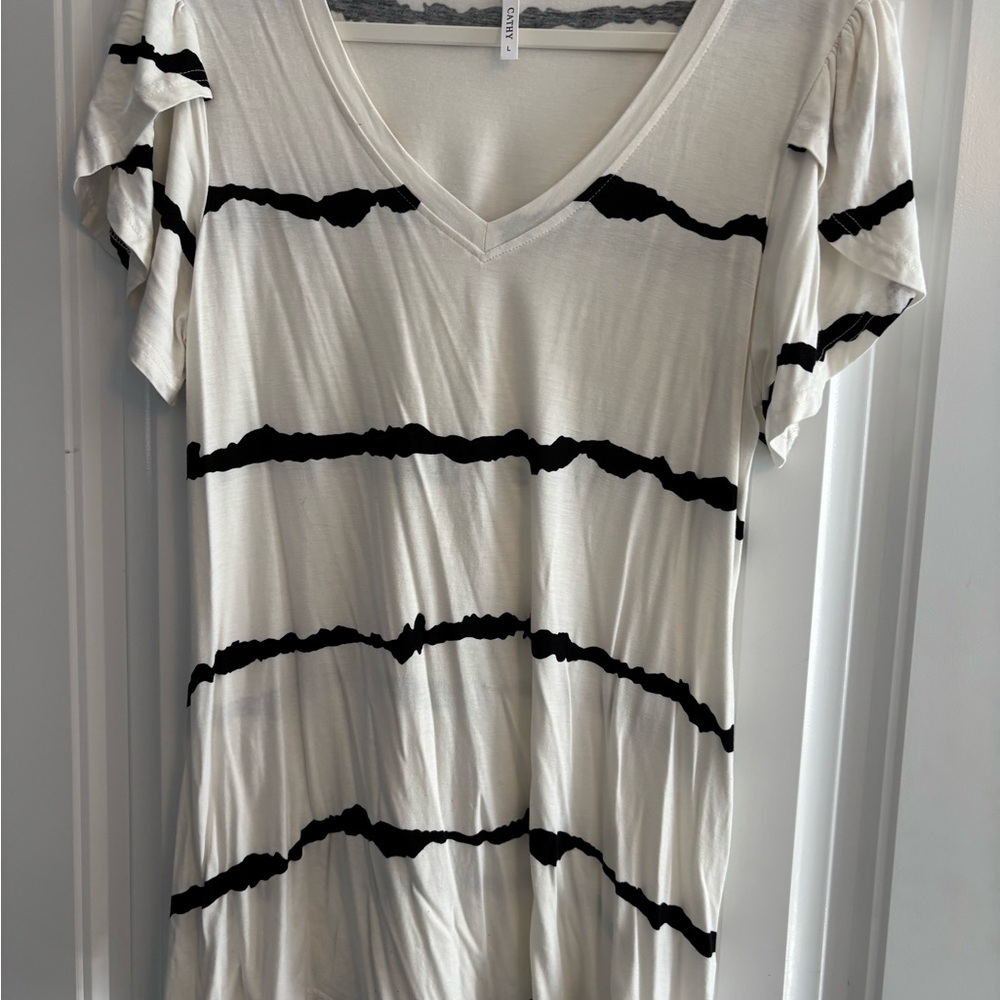 V-Neck Short Sleeve Stripe Tee - Cream & Black